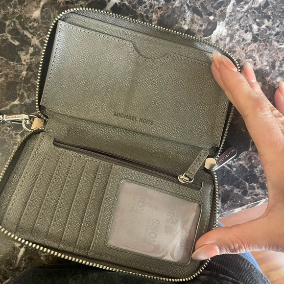 Michael Kors - Picture 4 of 5